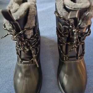 New JBU Black Winter Boots with Faux Fur 7